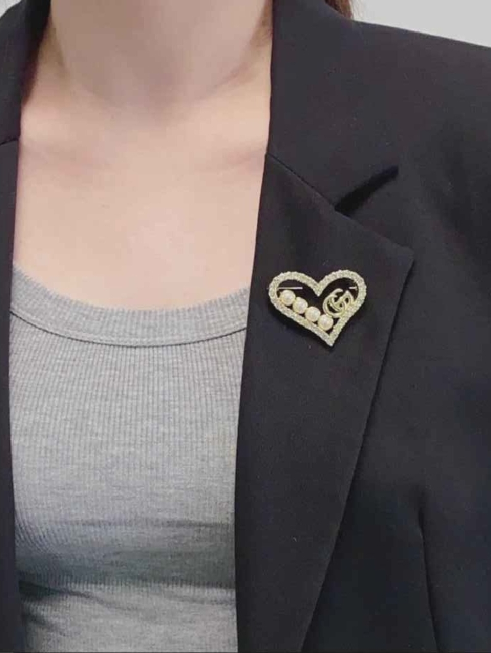 Gucci Gold Heart Brooch with Pearls and Interlocking G - Picture 1 of 9